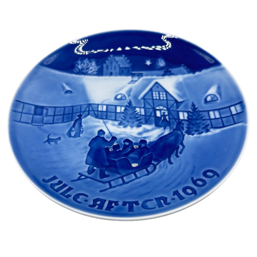Bing & Grondahl 1969 Christmas Plate Arrival of Christmas Guests Danish